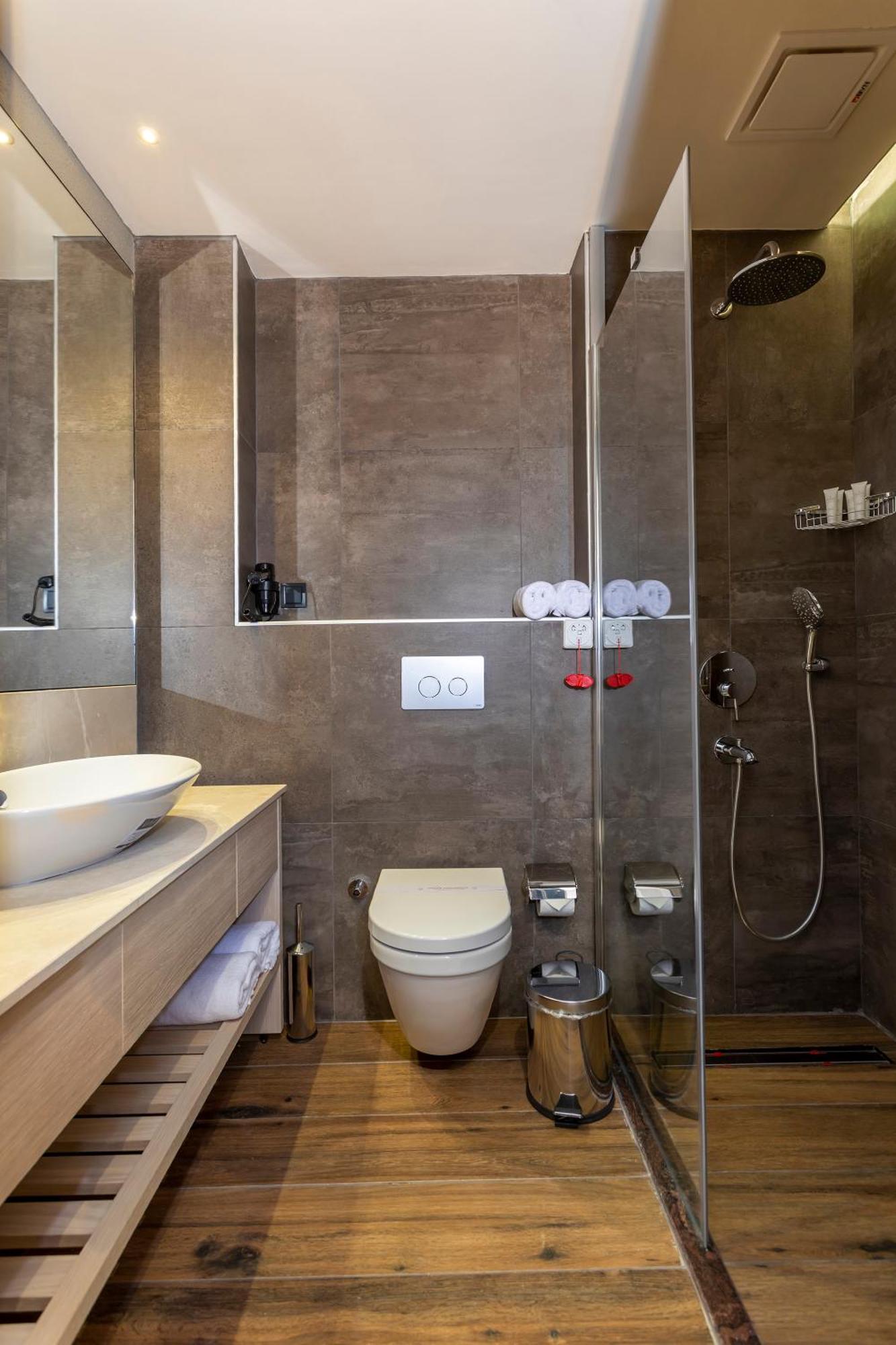 Deluxe Suite with Sea View,987747244:JPEG